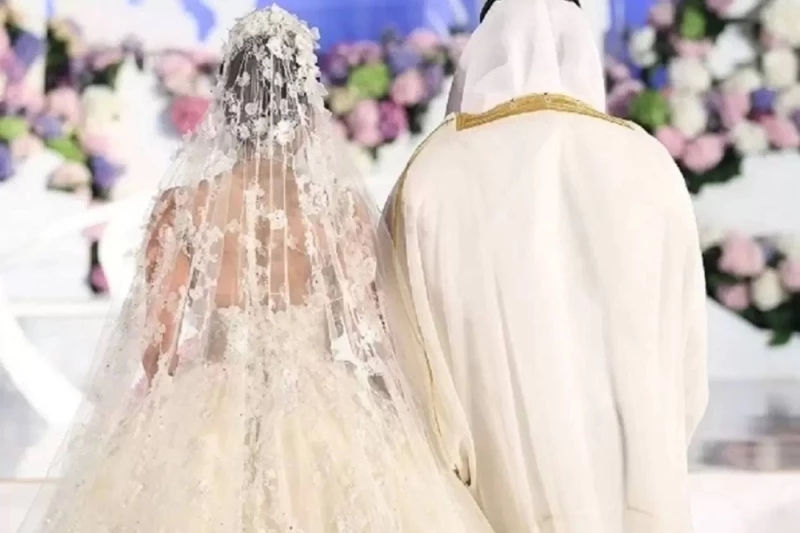 سعودية قاصر تطلب الطلاق منتصف ليلة الدخلة بعدما خلع العريس ملابسه.. ما فعله بها في أول ليلة حرك جنونها وفرت هاربة!