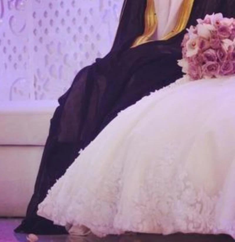 "فازت" بلقب ملكة جمال لبنان.. إعلامية لبنانية اعتزلت المهنة بعد زواجها من أمير سعودي شهير!! (صورة)