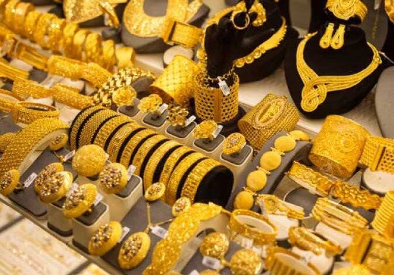 الذهب نازل بسرعة الصاروخ.. مفاجأه كبيرة غير متوقعه في أسعار الذهب اليوم في الصياغة وفي السوق!!