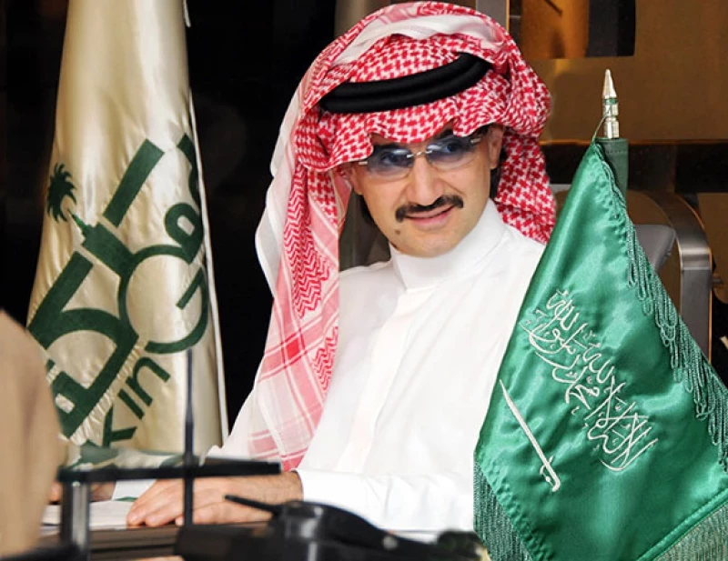 الأمير السعودي الثري الوليد بن طلال.. يعطي عامل بسيط مبلغ هائل والسبب يشيب له شعر الرأس.. التفاصيل!!