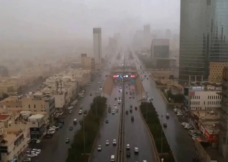 بالفيديو.. محلل طقس يكشف عن بداية موعد هطول أمطار غزيرة على مناطق المملكة وتوقعات باستمرارها حتى بداية مايو